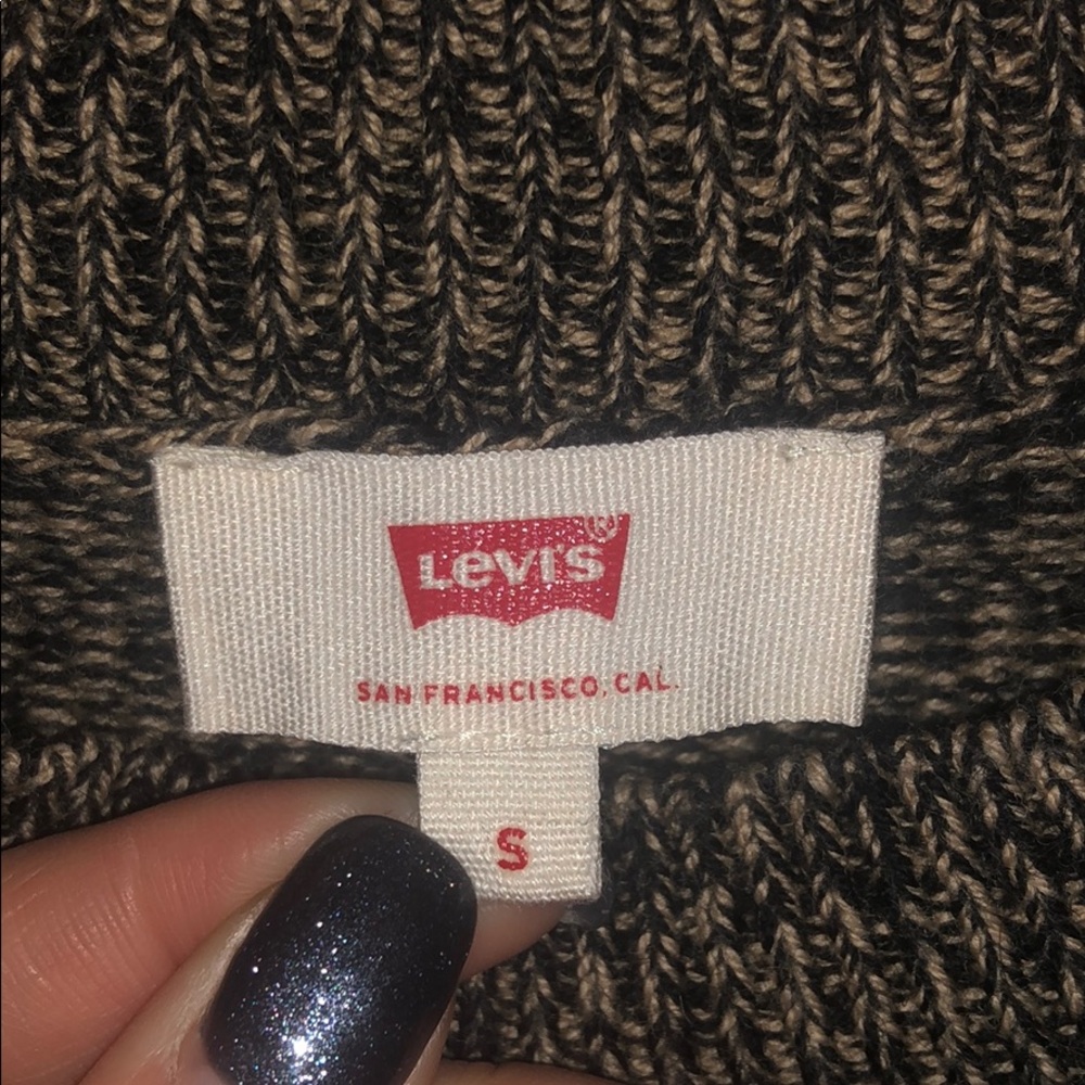 Levi’s Cropped Sweater. - Picture 3 of 5